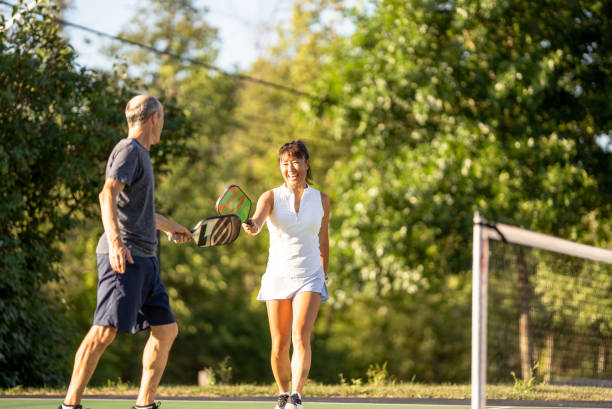 pickleball - deporte de raqueta fotografías e imágenes de stock