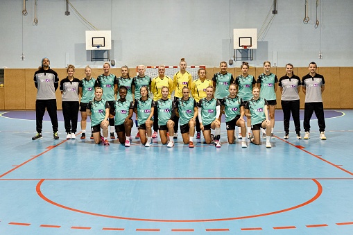 Female handball team group photo before the match.