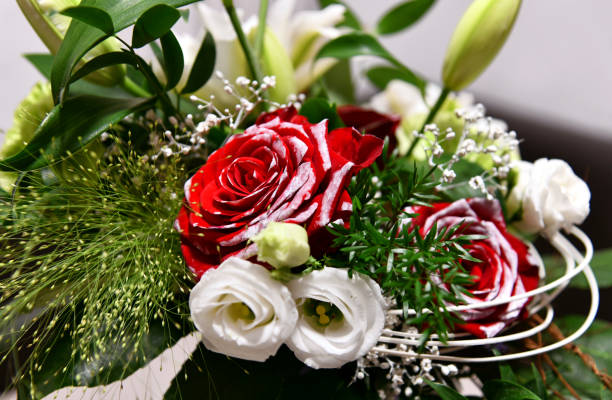 bouquet de fleurs - floral centerpiece photos et images de collection