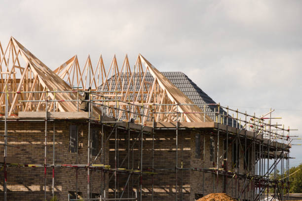 casa de construção - uk scaffolding construction building activity - fotografias e filmes do acervo