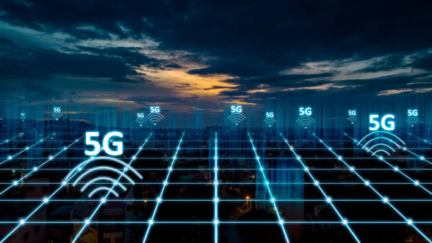 bezpieczeństwo sieci 5g komunikacja połączenia wifi internet rzeczy (iot) - android social networking downloading smart phone zdjęcia i obrazy z banku zdjęć