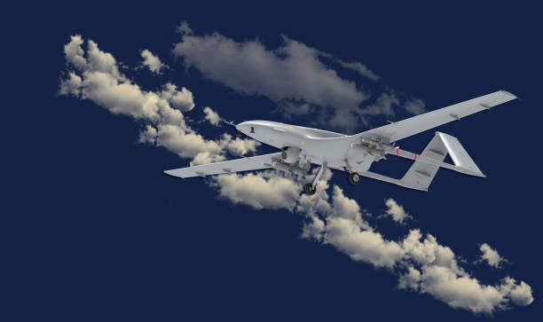 беспилотный летательный аппарат bayraktar tb2 скользит сквозь облака. - military reconnaissance airplane стоковые фото и изображения