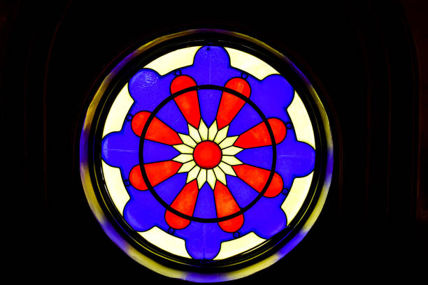 아름다운 장미 창 - stained glass church indoors close up 뉴스 사진 이미지