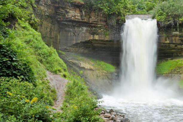 istock Minnehaha Falls - Minneapolis 1434449135
