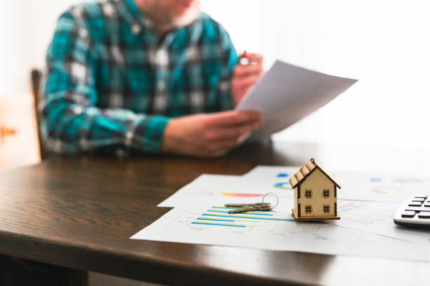 istock Signing a house sale agreement 1434470586