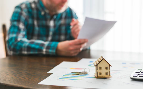 istock Signing a house sale agreement 1434470618