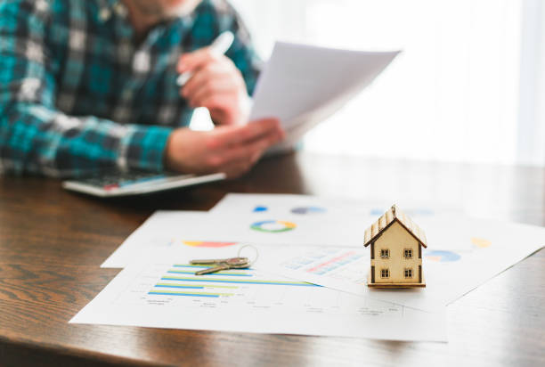 istock Signing a house sale agreement 1434470625