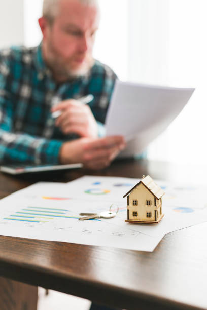 istock Signing a house sale agreement 1434470635
