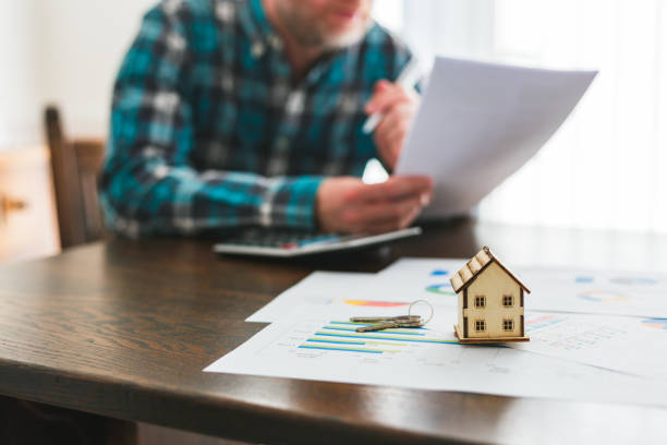 istock Signing a house sale agreement 1434470676