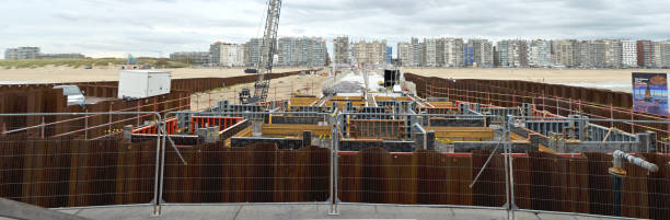 pont à pilier de blankenberge en construction - bridge incomplete construction building activity photos et images de collection