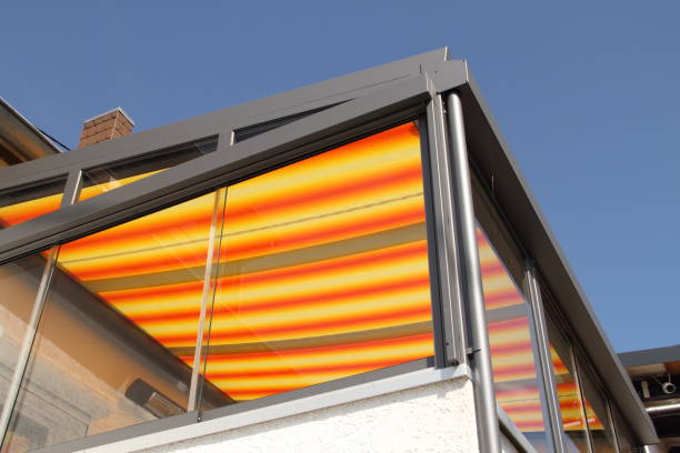 ein moderner neuer wintergarten - aluminum glass house window stock-fotos und bilder