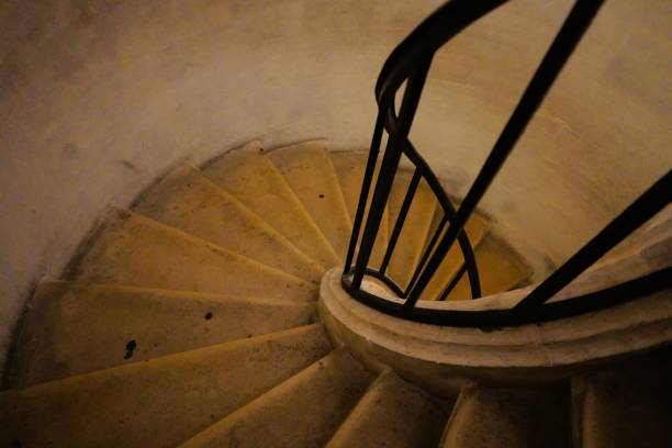 passos de pedra espiral - spiral staircase steps and staircases france paris france - fotografias e filmes do acervo