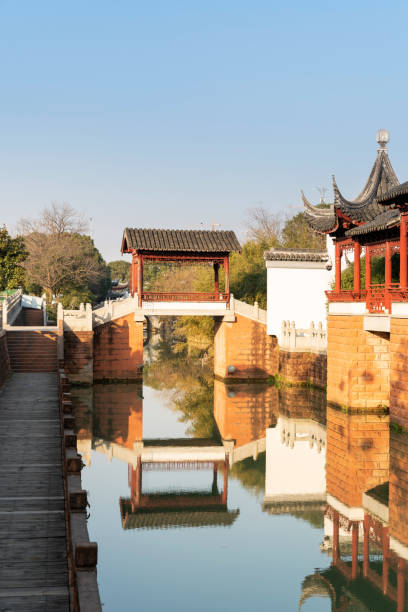 un giardino tradizionale in stile jiangnan - 11915 foto e immagini stock