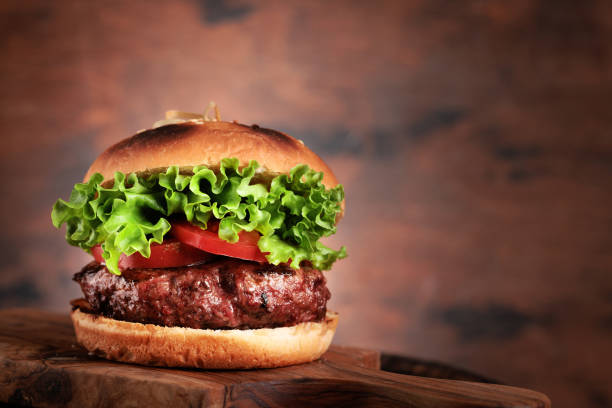 homemade hamburger with large beef cutlet and fresh vegetables - salad food and drink food lettuce imagens e fotografias de stock