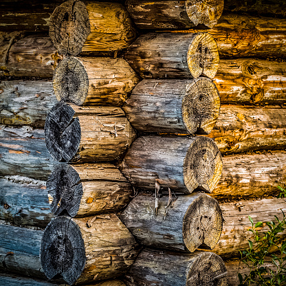 The angle of the old log house close-up.