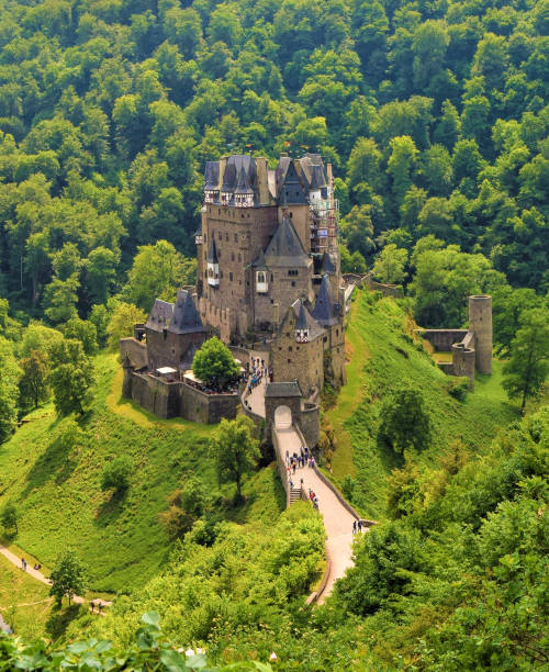 burg eltz, deutschland - weiler im allgau stock-fotos und bilder