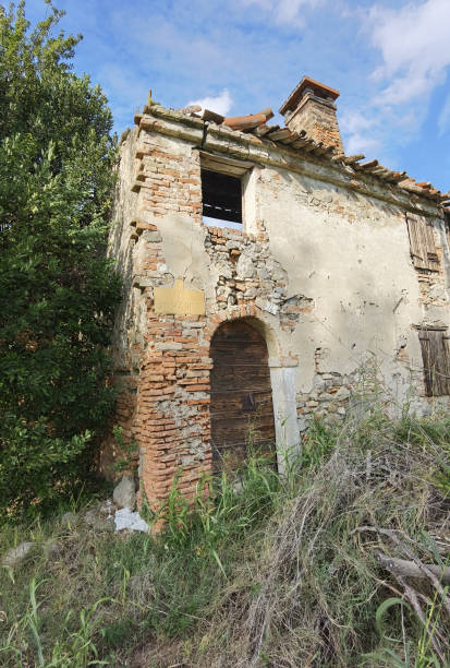 istock old farmhouse near Baone 1434668921