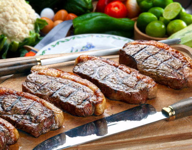 gegrillte picanha, traditionellen brasilianischen schnitt! - steak meat strip steak restaurant stock-fotos und bilder