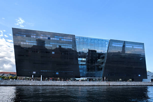 Det Kongelige Bibliotek, Danmarks Nationalbibliotek og Københavns Universitetsbibliotek photo taken from the pubic boat service.
