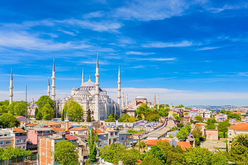 Mezquita azul y Santa Sofía en el distrito de Sultanahmet en Estambul, Turquía. Vista aérea de drones photo