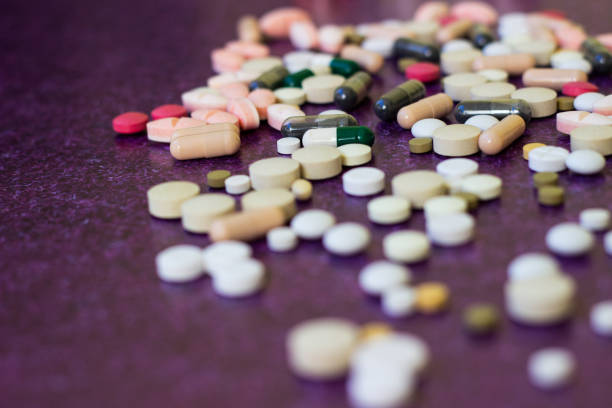 medizin tabletten - pill medicine laboratory narcotic stock-fotos und bilder