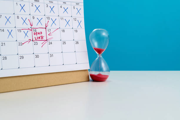 istock Calendar number 16 with word deadline 1434791981