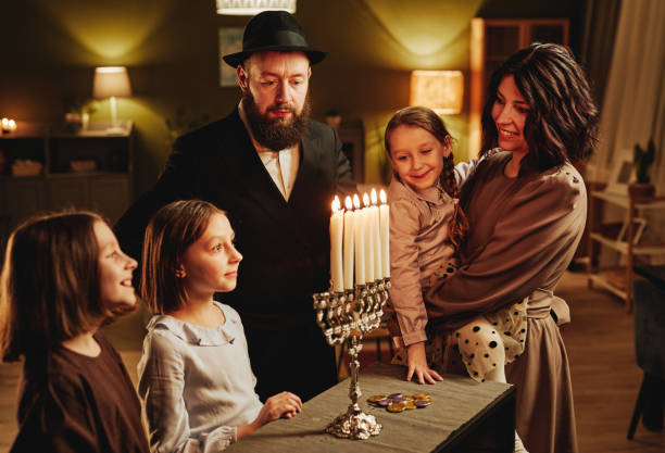 istock Jewish Family Tradition 1434820350