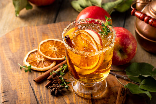 festive fall cocktail or mocktail with hard cider, apple and orange - hard drink imagens e fotografias de stock