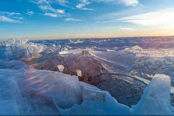 озеро гурон и залив джорджиан зимой в сумерках, тини, онтарио, канада - arctic snow ski glacier стоковые фото и изображения