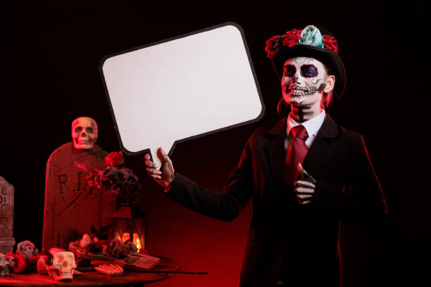 istock La cavalera catrina holding speech bubble 1434910260