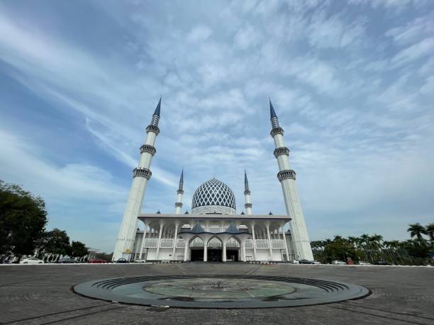 istock Sultan abdul aziz shah alam mosque 1434918402