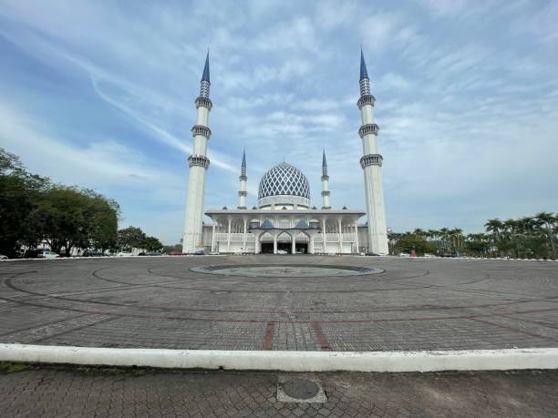 istock Sultan abdul aziz shah alam mosque 1434918427