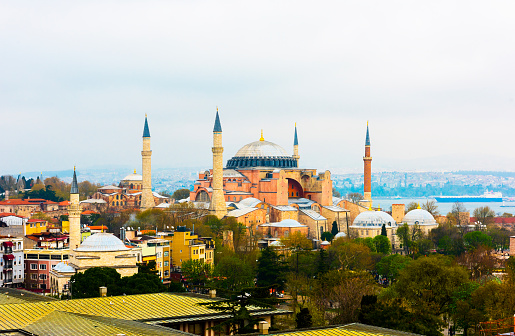 Santa Sofía / Ayasofya. Santa Sofía es el famoso edificio histórico de Estambul. Turquía. photo