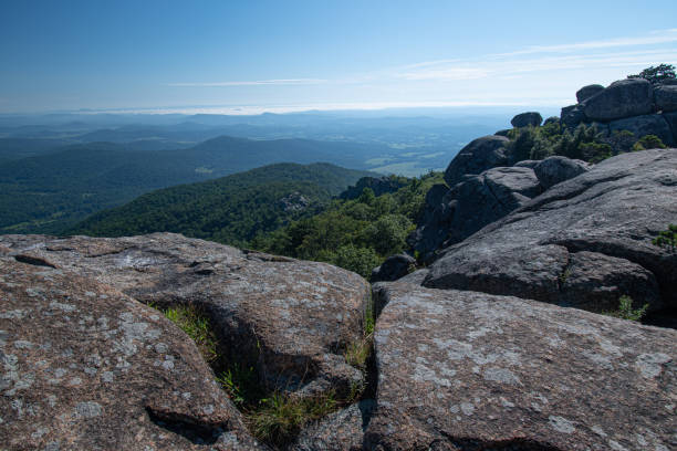 blick vom old rag mountain - shenandoah national park - blue ridge mountains appalachian mountains appalachian trail forest stock-fotos und bilder