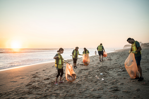 Recyclers cleaning the beach