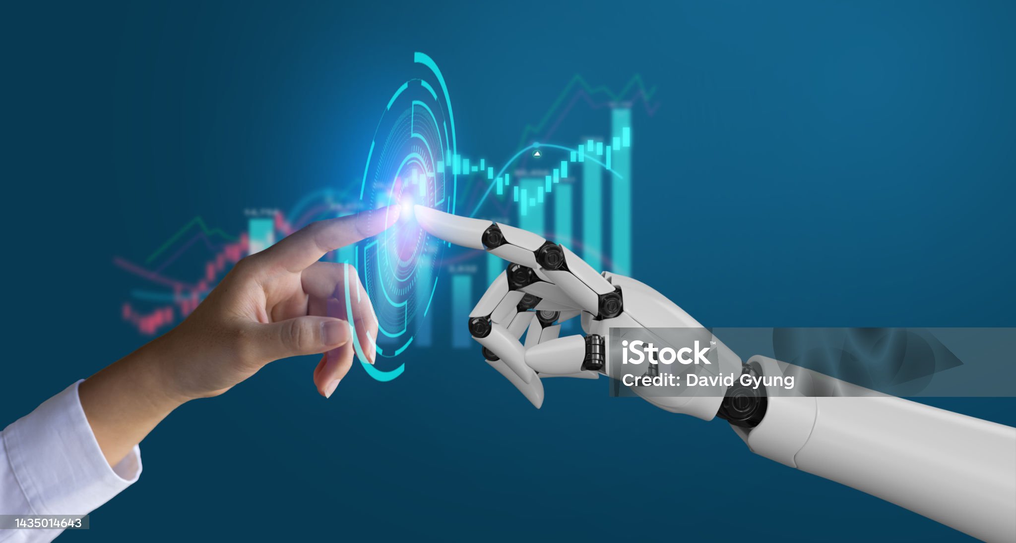 Mano humana tocando mano robótica representando la colaboración entre humanos e inteligencia artificial