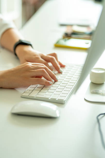 istock working woman, keyword 1435024438