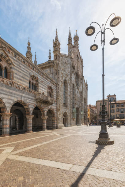 istock Facade of Como Cathedral on a sunny day 1435033551
