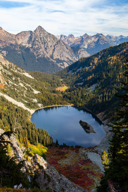 istock Ann Lake at Maple Pass Trail, Washington, United States 1435066982