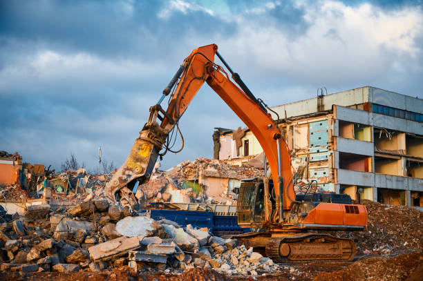 istock Excavator destroyer with hydraulic scissors cuts concrete 1435119549