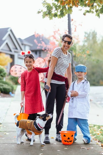 istock Young Family Trick Or Treating Together And Posing For Camera 1435158907