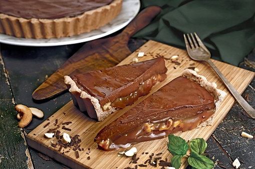chocolate cream pie with dulce de leche and chestnuts