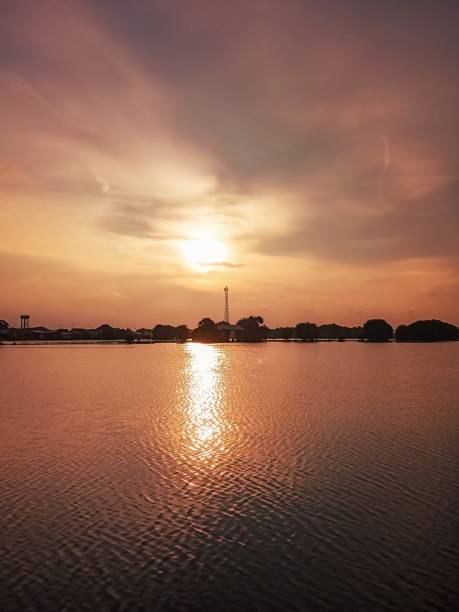 istock see the sunset in the ocean 1435240970