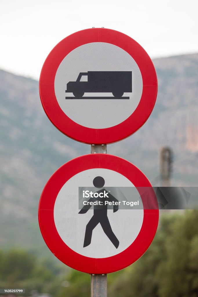 Road Signs: No entry for motor vehicles with a maximum authorized mass of more than 3.5 t., No Pedestrians Permitted Building Entrance Stock Photo