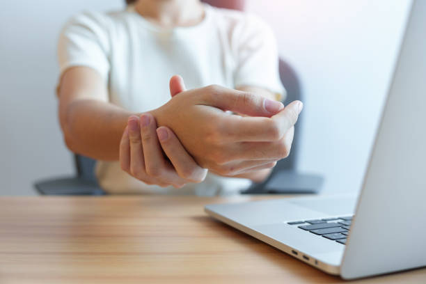 istock Woman having wrist pain when using laptop computer and mouse during working long time on workplace. De Quervain s tenosynovitis, rheumatism ergonomic, Carpal Tunnel Syndrome or Office syndrome concept 1435289312