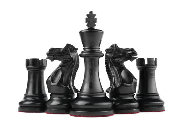 satz schwarzer schachfiguren auf weißem hintergrund - schachfigur stock-fotos und bilder