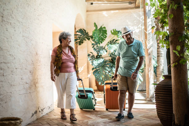 senior couple talking while arriving to lodging - lodging imagens e fotografias de stock