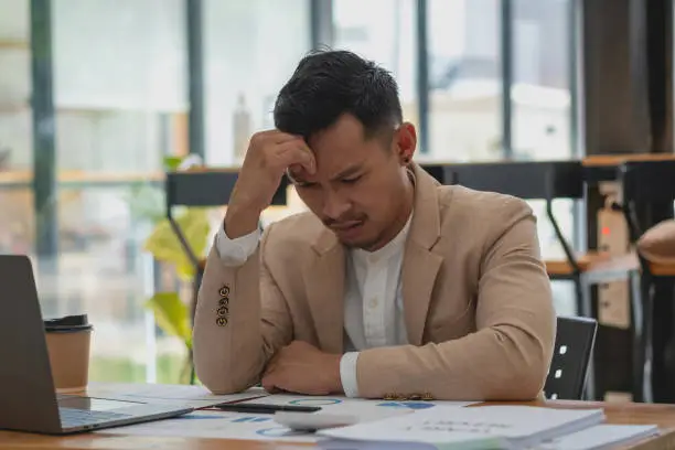 Photo of Concept Burnout Syndrome. Business Woman feels uncomfortable working. Which is caused by stress, accumulated from unsuccessful work And less resting body. Consult a specialist psychiatrist.