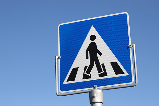 Sign directing pedestrians around roadworks in the City of Brussels