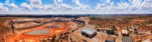 D BH Over mine east pan Junction mine open pit in broken hill mining city of Australian outback - capital of red soil outback. lead mine stock pictures, royalty-free photos & images